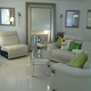 5 piece off-white Italian leather group (located Memphis Tennessee)